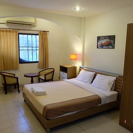 Piccolo Restaurant And Guest House Pattaya Exterior foto